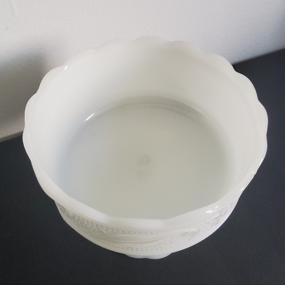 Vintage Milk Glass Fruit Bowl EO Brody M600 USA - Picture 4 of 6